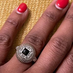 4/$25:Vintage Round Ring